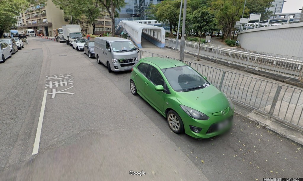 綠色私家車在2020年12月已經停泊。Google地圖截圖