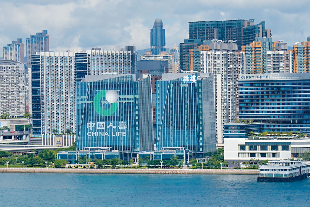 國壽上半年淨利潤254.16億人民幣，按年跌37.96%。