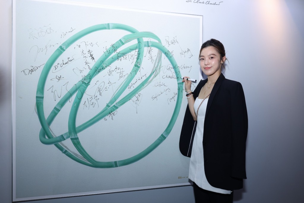 B哥大女鍾嘉晴在公司擔任市場部品牌策劃。 B哥大女鍾嘉晴在公司擔任市場部品牌策劃。