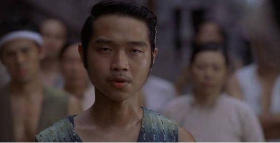 外界認為，上海隆昌公寓是周星馳《功夫》豬籠城寨原型。《功夫》劇照