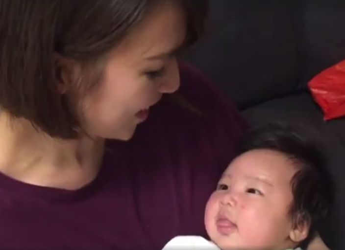 孫慧雪囝囝玩親子問答遊戲每次都答：我。