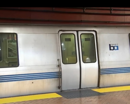 三藩市地鐵日前發生乘客被拖行死亡意外。影片截圖