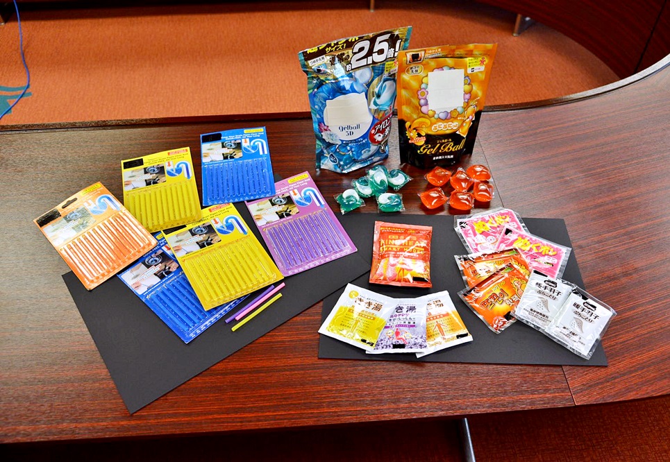 中毒諮詢中心指，市面上越來越多看似食物的家居用品，容易令長者或幼兒誤服，其中首次發現有人誤將日本浴鹽及水管清潔棒食用