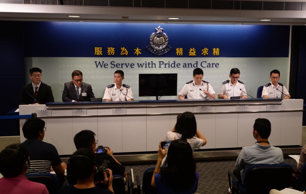 警方相信前綫根據表面證據才拘捕,不會以一個人的身份為藉口而拘捕。