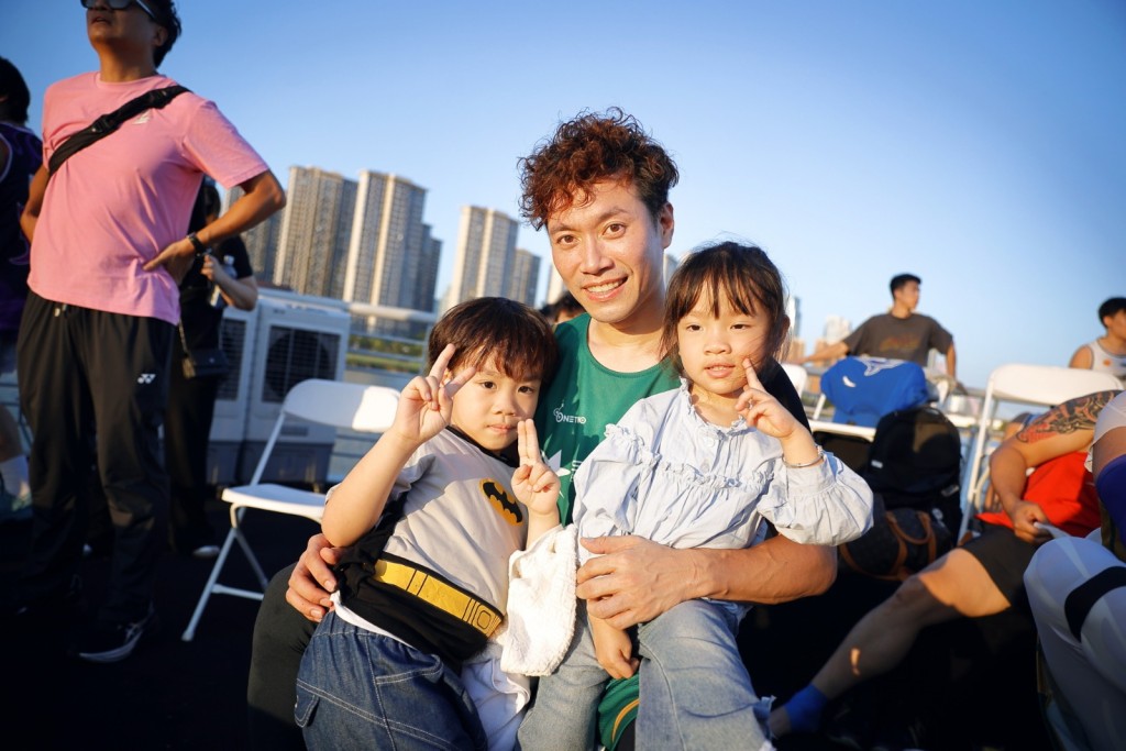 馮志豪正式加盟「星BA」出戰，獲子女支持。