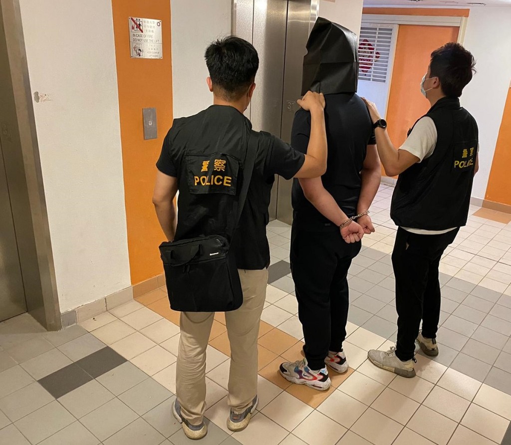 疑嗅住戶鞋兼自慰怪男被捕。警方圖片