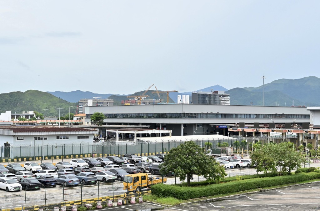 港府今日(15日)於皇崗口岸港方口岸區舉行第二次大型演練,並進行跨部門反恐及重大事故演習。資料圖片 港府今日(15日)於皇崗口岸港方口岸區舉行第二次大型演練,並進行跨部門反恐及重大事故演習。資料圖片
