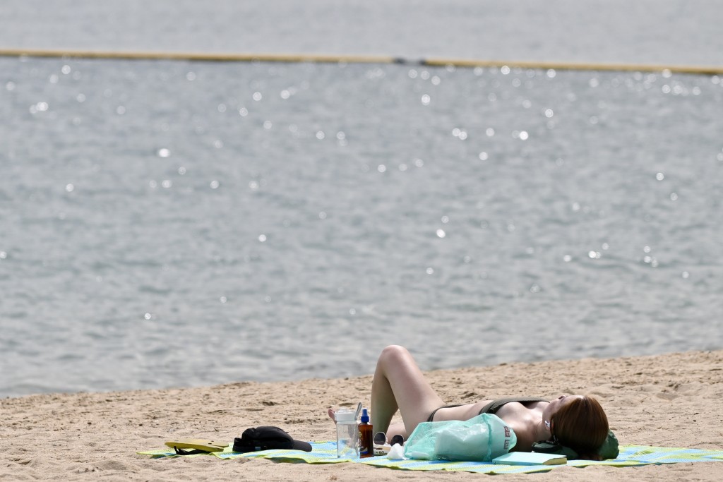 酷熱天氣日數亦達四天,打破10月份紀錄。資料圖片 酷熱天氣日數亦達四天,打破10月份紀錄。資料圖片