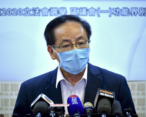 葉國謙料本屆議員會延任多1年，若無人主動辭職，全部議員會一起過渡。 資料圖片