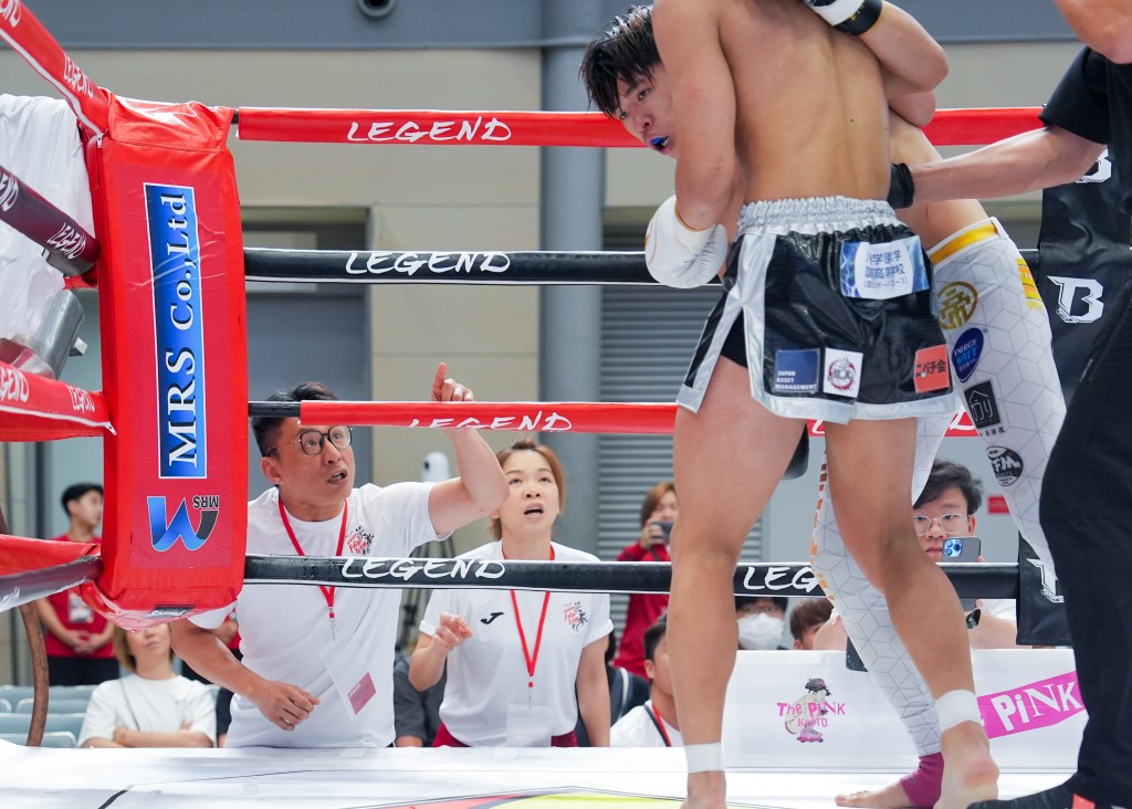 向籽羲生涯戰績改寫為15戰11勝4負4KO。 向籽羲生涯戰績改寫為15戰11勝4負4KO。