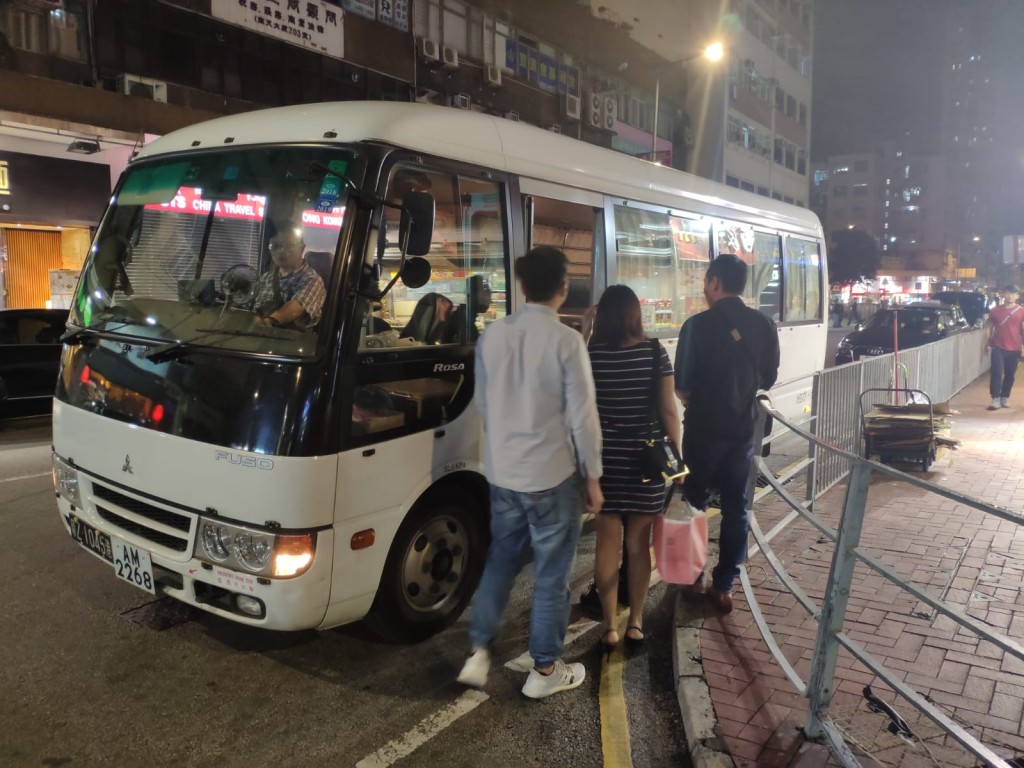 警方在元朗拘捕36人。警方提供