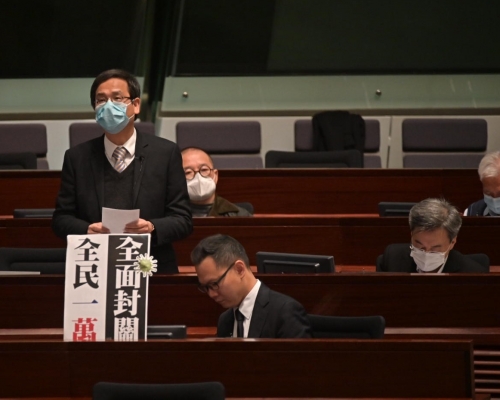 葉建源稱至少7名本港學生滯留湖北包括文憑試考生。