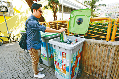 ■政府已向玻璃樽回收承办商「开绿灯」，有限度陆续恢复回收玻璃樽服务。