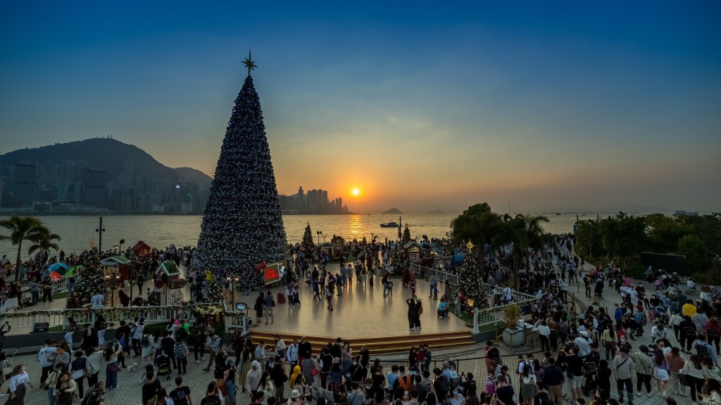 「七彩幻變聖誕樹」是今年全港最高、最巨型。旅發局圖片