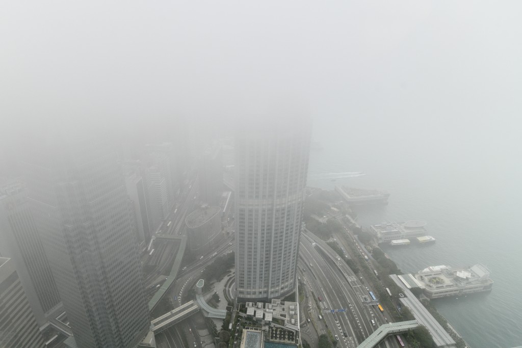 本港天气潮湿有雾。（资料图片）