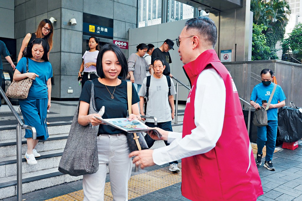 唔少上班族都鍾意拎一份《頭條日報》嚟睇。