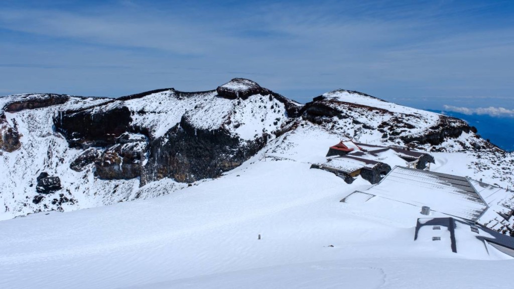 日本富士山發生嚴重登山意外。（法新社）