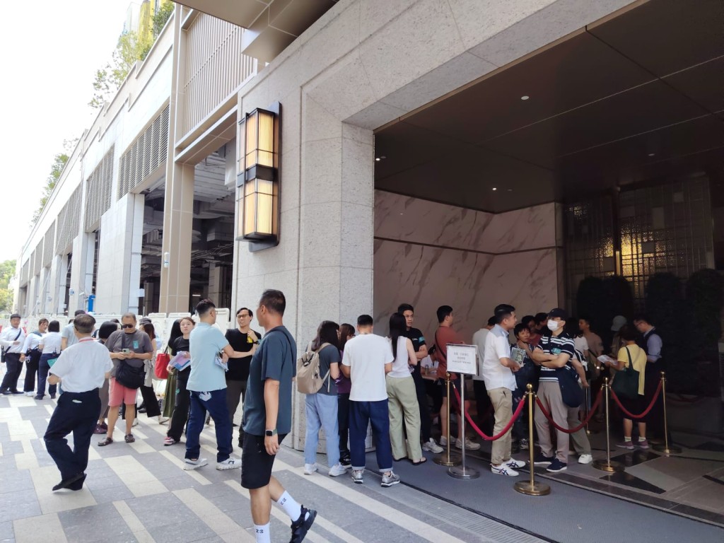 項目最後截收逾4,700票,錄超額認購逾33倍。 項目最後截收逾4,700票,錄超額認購逾33倍。