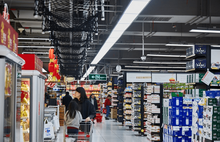 成立於1959年的法國家樂福集團是「大型綜合超市」概念的創始者，目前在全球30多個國家運營近1萬家零售商店。