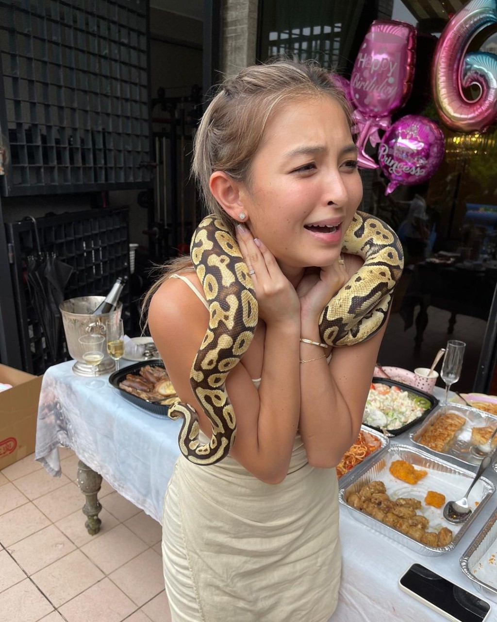 妈咪呀！有冇人帮手拎开！