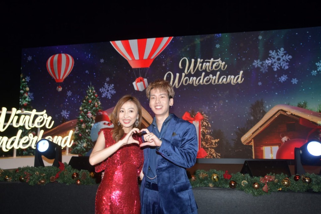 林奕匡与老婆拍住上揾银。