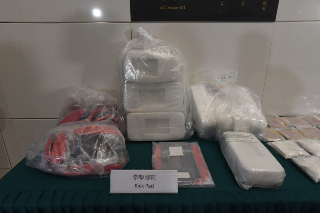 海關檢獲的海洛英藏於泰國來港拳擊用品。