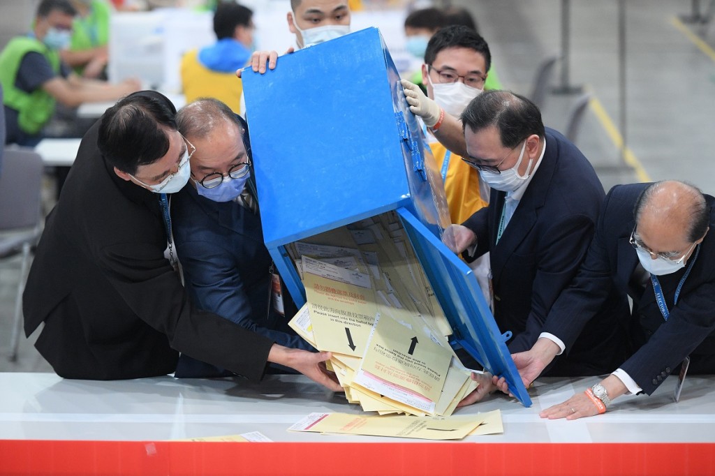 劉兆佳說行政立法關係將會比過去暢順,行政主導將會實現,愛國力量將會進一步擴大,中央在凝聚、壯大和領導愛國力量過程中將擔當重要的角色。資料圖片