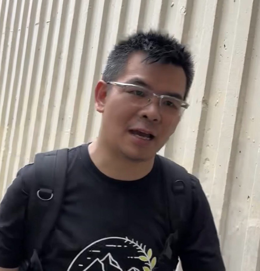 居民杜先生指今日上樓只是帶走貴重物品，相信不會再回去。