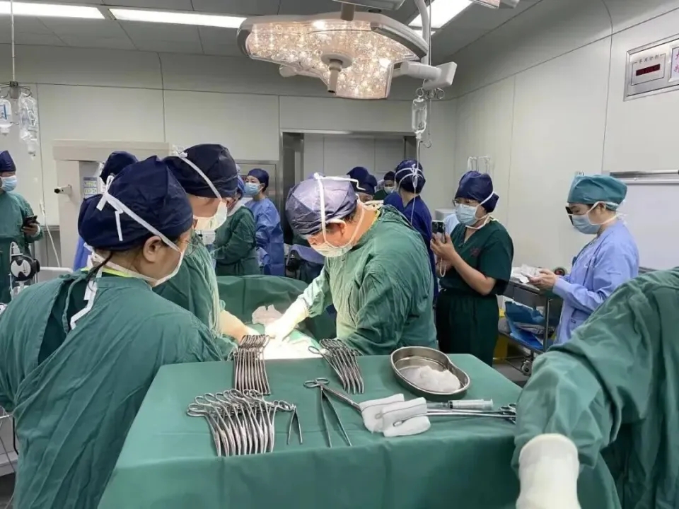 新疆的24歲產婦在武漢成功分娩五胞胎。 新疆的24歲產婦在武漢成功分娩五胞胎。