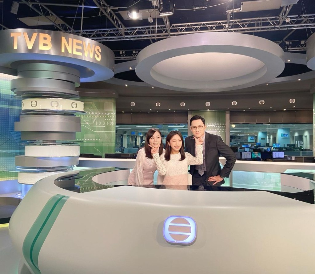 徐俊逸之前在TVB已受女主播欢迎，与马琛沂及王倩荷合影。