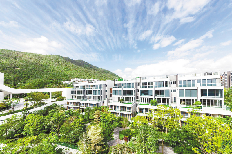 ■傲瀧高層連天台戶獲承，實用面積1301方呎，3房套連工人房間隔，造價2650萬，實用呎價約20369元。