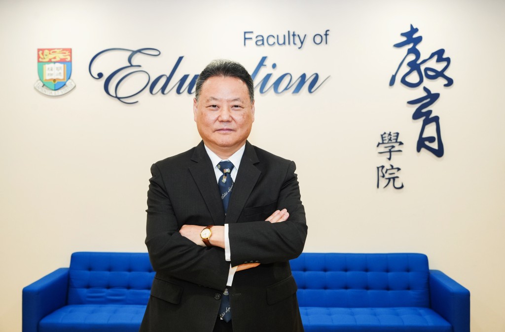 香港大学教育学院院长杨锐接受本报专访时形容，学界应对时「有点慌张」。