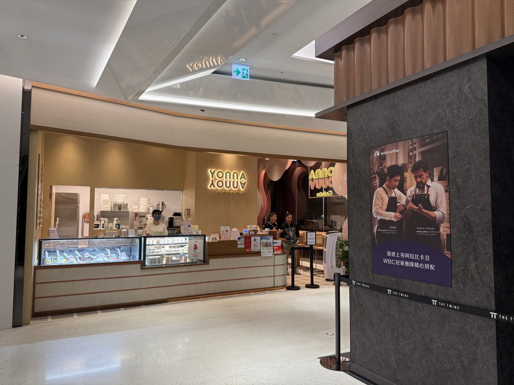 商場僅得雪糕店「Youna Youna Gelato」和服裝店「agnès b」兩間商戶開業。