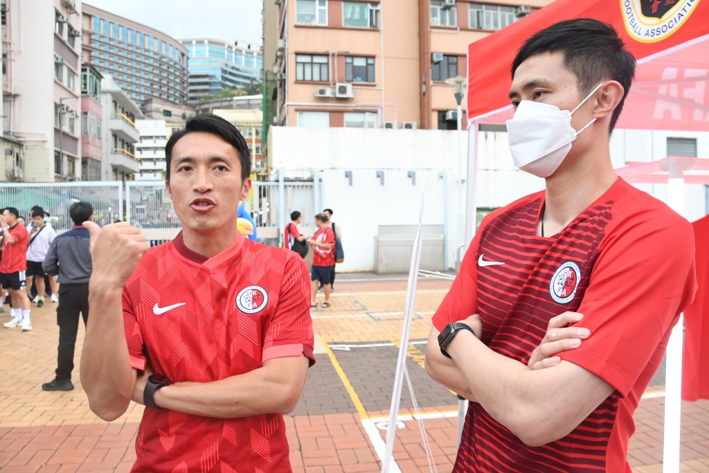 两位前港将朱兆基和陈伟豪表示喜见球迷入场支持港队。吴家祺、陆永鸿摄