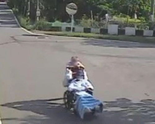 台父殺子後自首,指兒子車禍後半癱臥牀厭世求死。閉路電視截圖