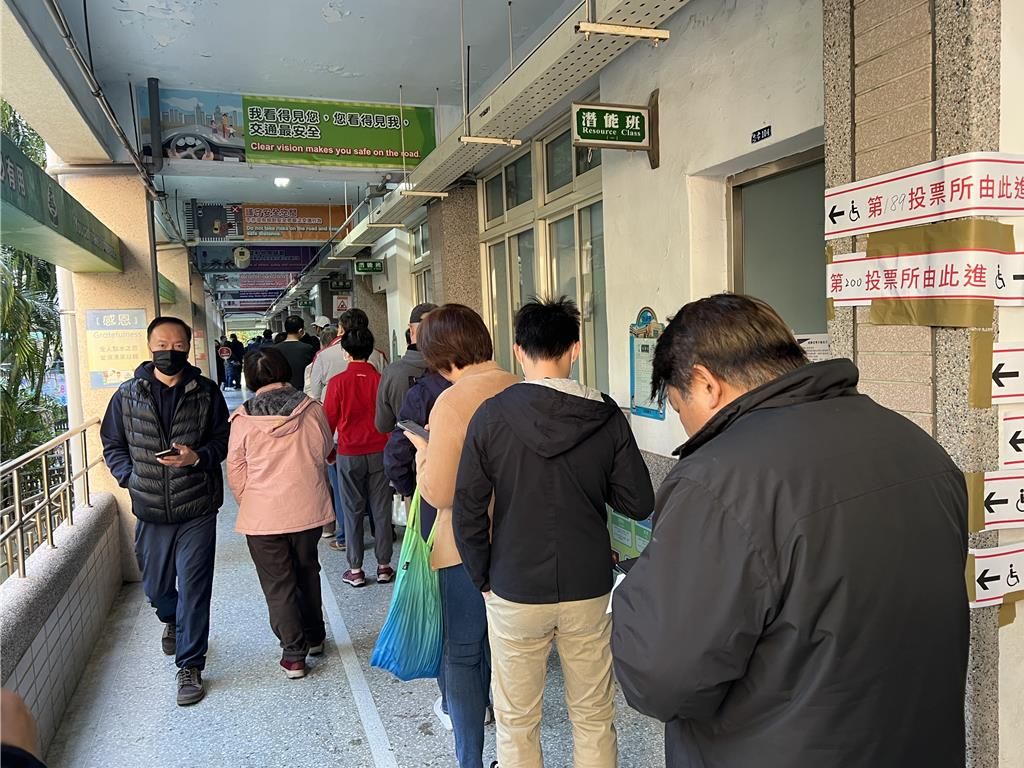 台灣大選今日舉行，有「選戰章魚哥」之稱的台北市士林區天玉里，由於過去歷屆的選舉中，開票結果皆與選舉結果相似，這次投開票也備受外界關注。 中時