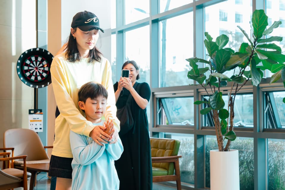 兩人在圍讀前，特別安排了「兩母子」相處，培養感情。