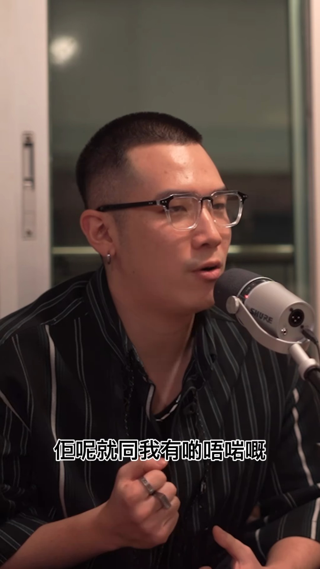 姜卓文又說:「咁嗰時就有一個人就同我有啲唔啱嘅,去到中二啦,佢就有兩個好close嘅,佢哋又好welcome我入佢哋個group,幾個月之後我就feel到佢哋有轉變,bully我啦,挑撥離間啦。」 姜卓文又說:「咁嗰時就有一個人就同我有啲唔啱嘅,去到中二啦,佢就有兩個好close嘅,佢哋又好welcome我入佢哋個group,幾個月之後我就feel到佢哋有轉變,bully我啦,挑撥離間啦。」