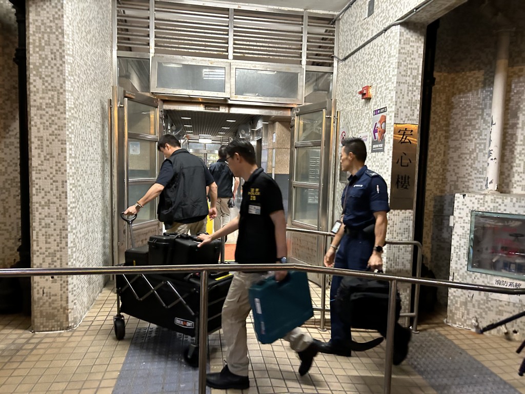 鑑證科人員到場蒐證。曾志恒攝