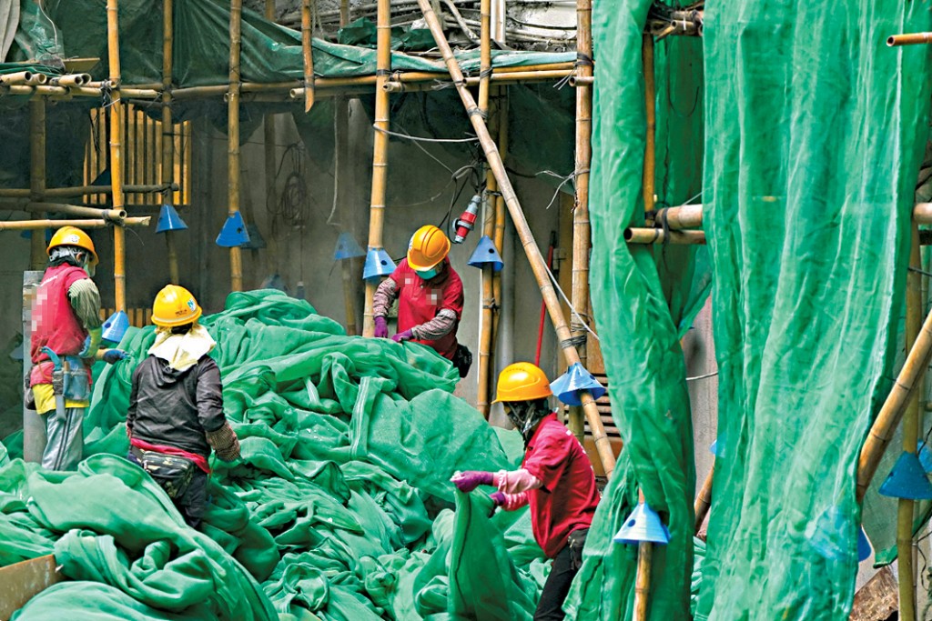 棚網安全引起社會關注，多個承辦商因應政府要求拆除棚網。