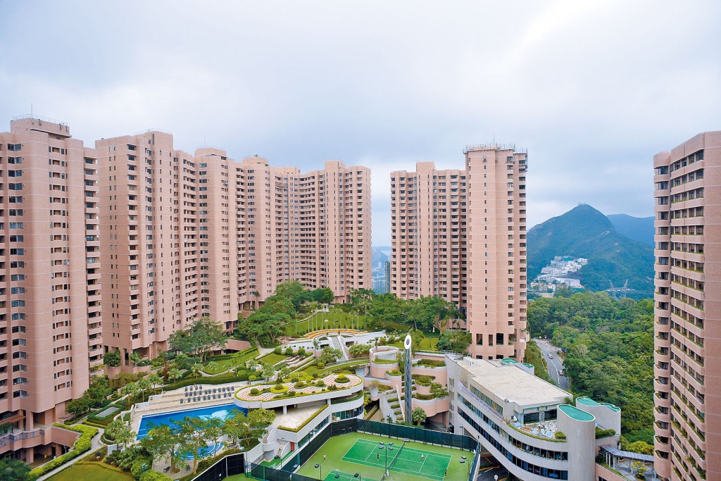 陽明山莊坐落於半山,翠綠環抱。