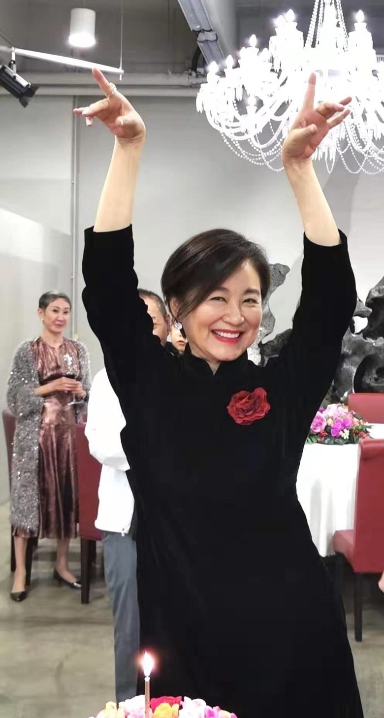 青霞被波友打傷右眼,但事後竟然要多謝對方。