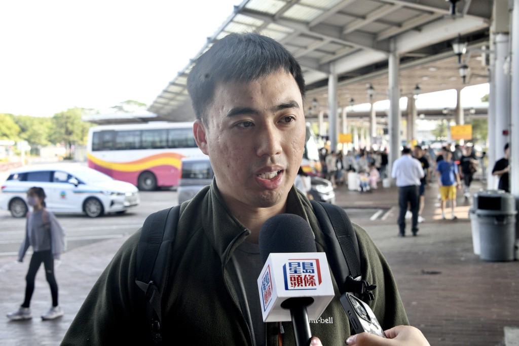 伍先生一家四口來港過年三天,主要行程是帶小朋友到迪士尼樂園遊玩。 伍先生一家四口來港過年三天,主要行程是帶小朋友到迪士尼樂園遊玩。