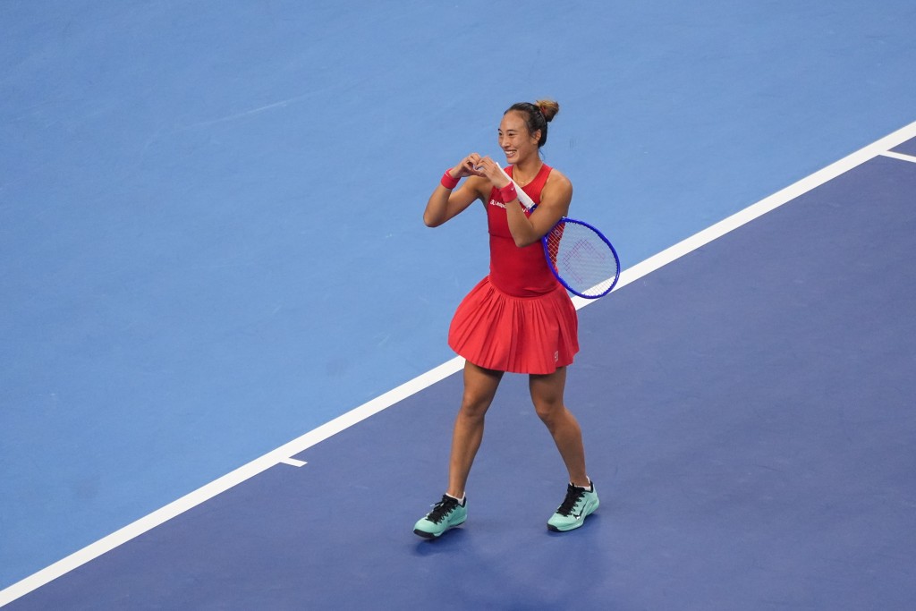 郑钦文成为首位赢得这项 WTA1000 赛事冠军的本土球员。新华社