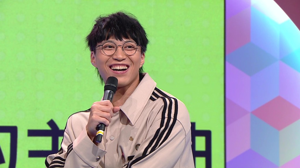 坤哥演繹第一首《超人的主題曲》表現危危乎。