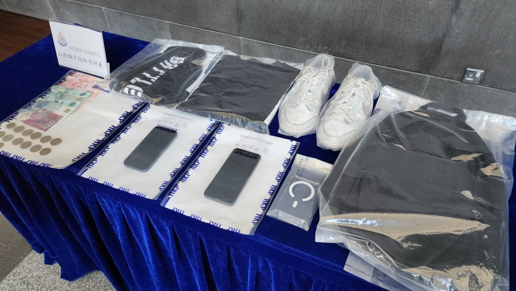 警方展示證物。黃文威攝