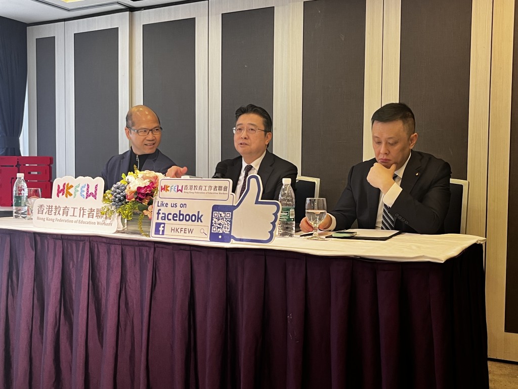 教聯會副會長、教育界議員鄧飛(右一)則指出，政府削減經費主要影響學校一般營運開支，對資源較緊張的小型辦學團體挑戰尤其嚴峻。