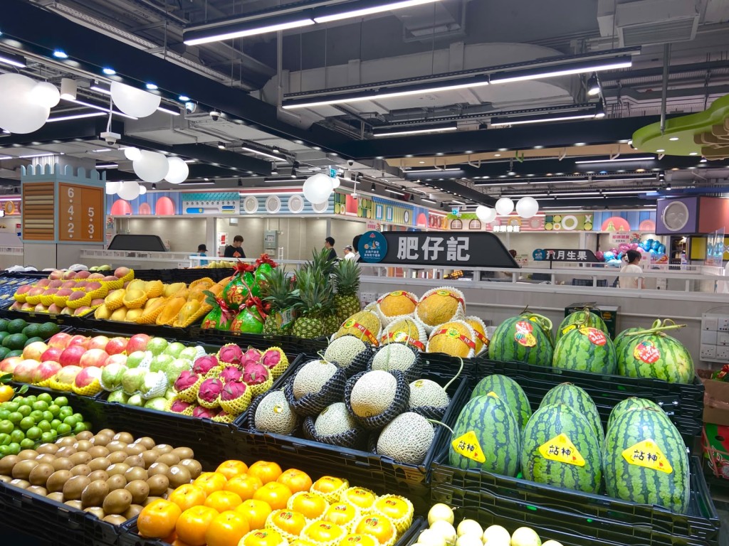 商场内街市占地约27,000平方呎,由「香港街市」营运。 商场内街市占地约27,000平方呎,由「香港街市」营运。