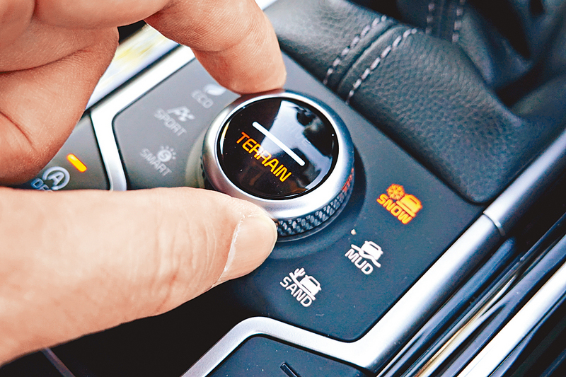 ●柴油GT版獨有七種駕駛模式選擇，包括Terrain四驅選擇功能。