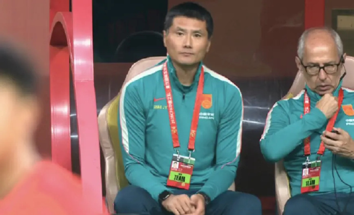 网民叫国足主教练邵佳一下台。
